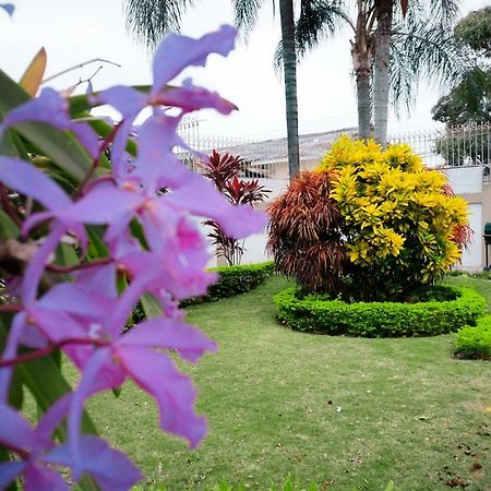 Urdesa Suites Hotel Guayaquil Bagian luar foto