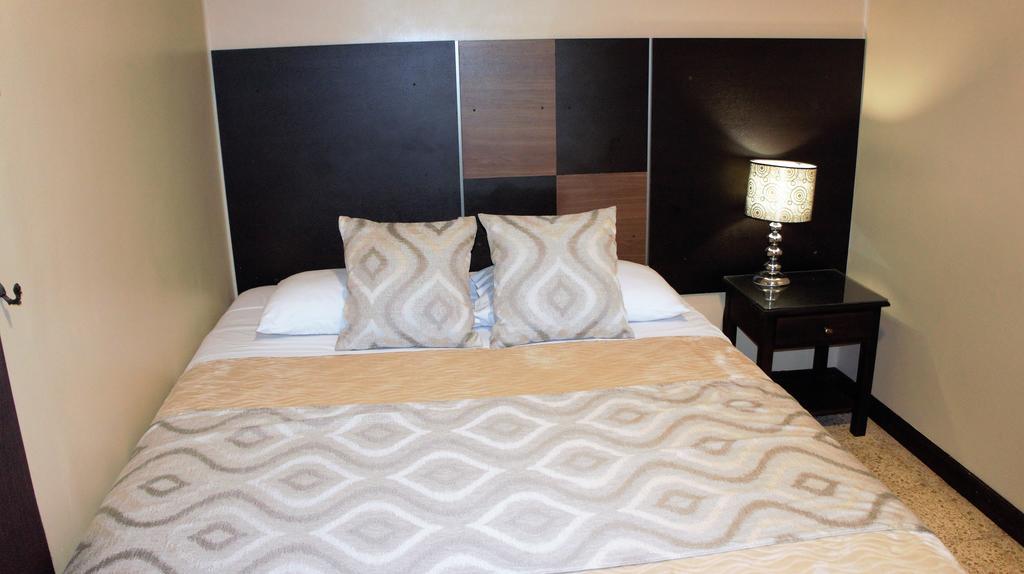 Urdesa Suites Hotel Guayaquil Bagian luar foto