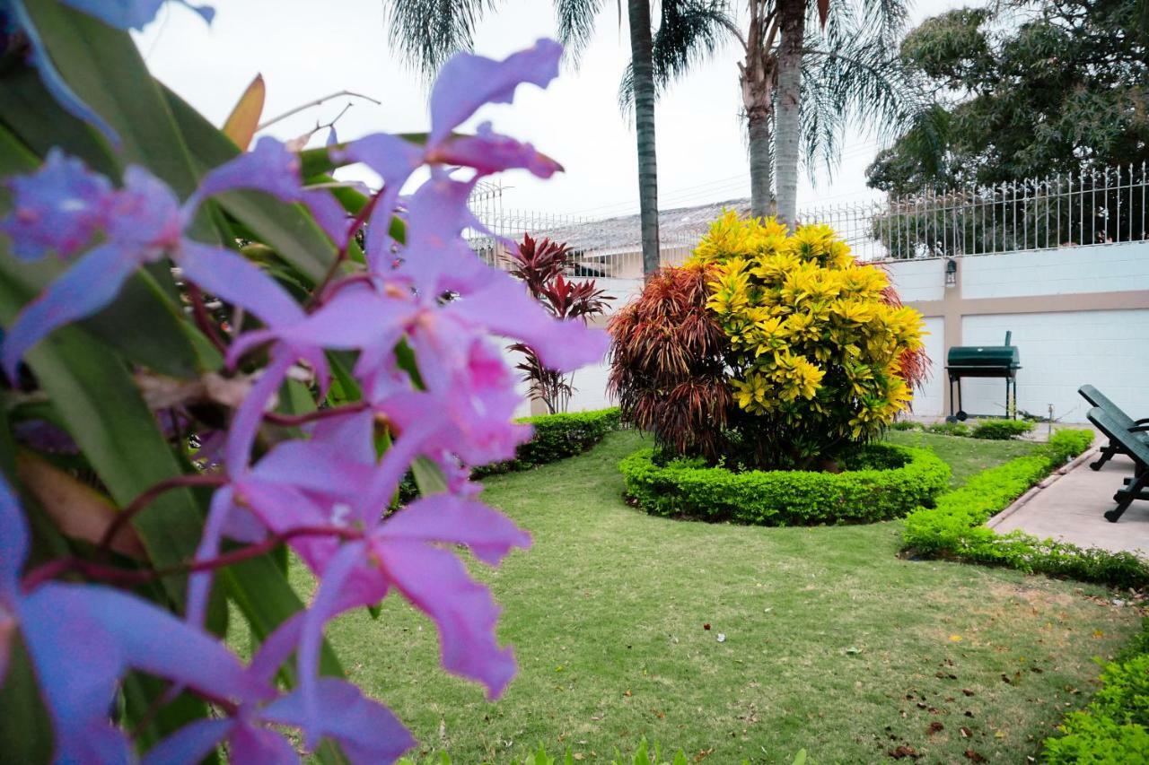 Urdesa Suites Hotel Guayaquil Bagian luar foto